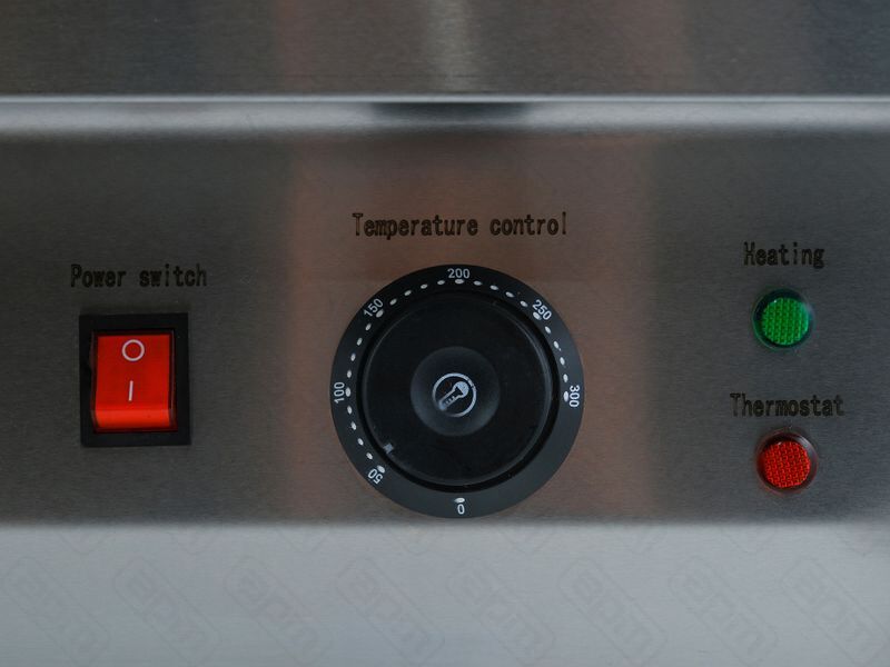 ГРИЛЬ ГАЛЕЧНЫЙ С ЭКРАНОМ HURAKAN HKN-PEG530S